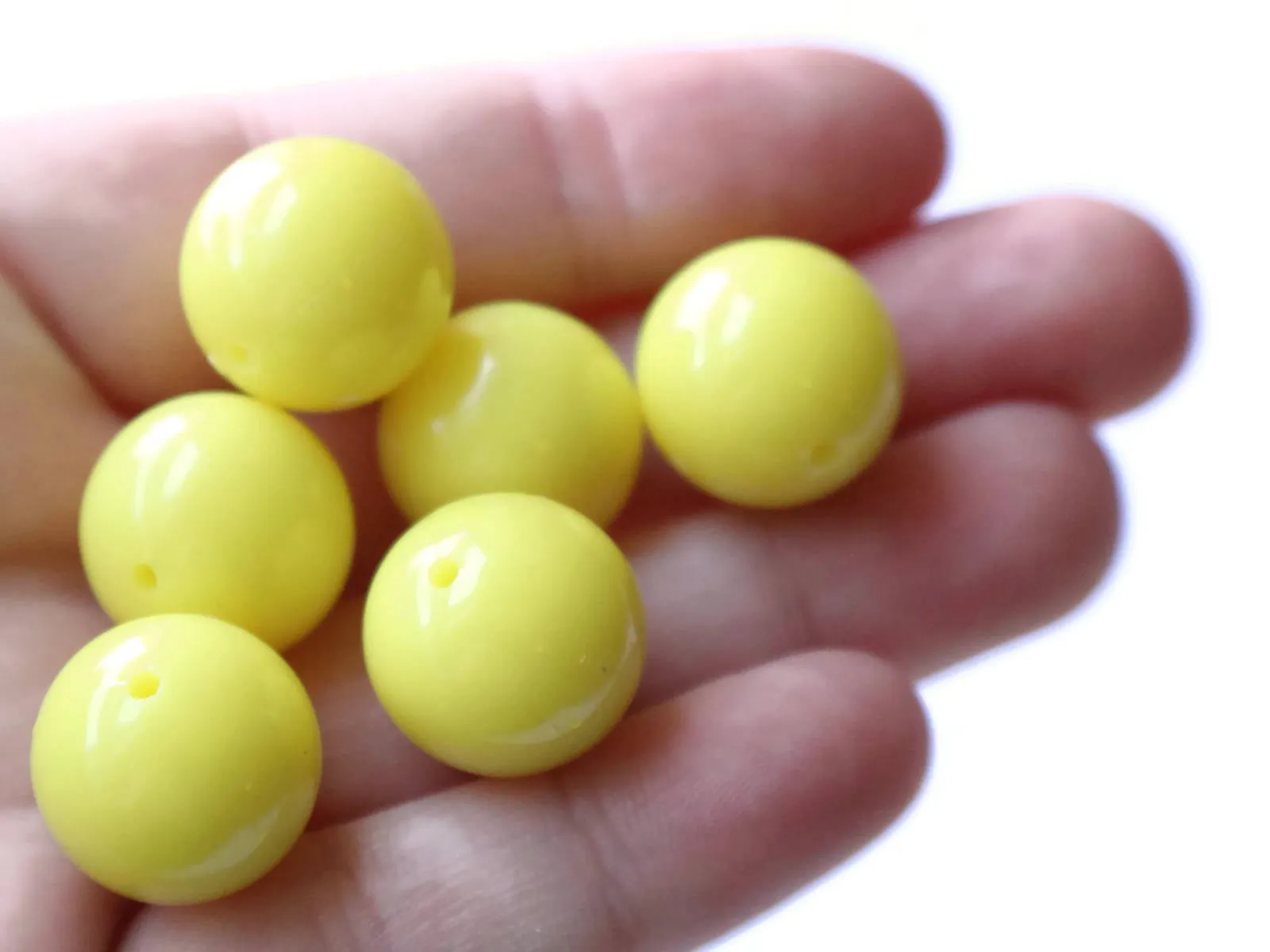 14 16mm Round Yellow Vintage Plastic Beads Ball Beads Sunshine Beads