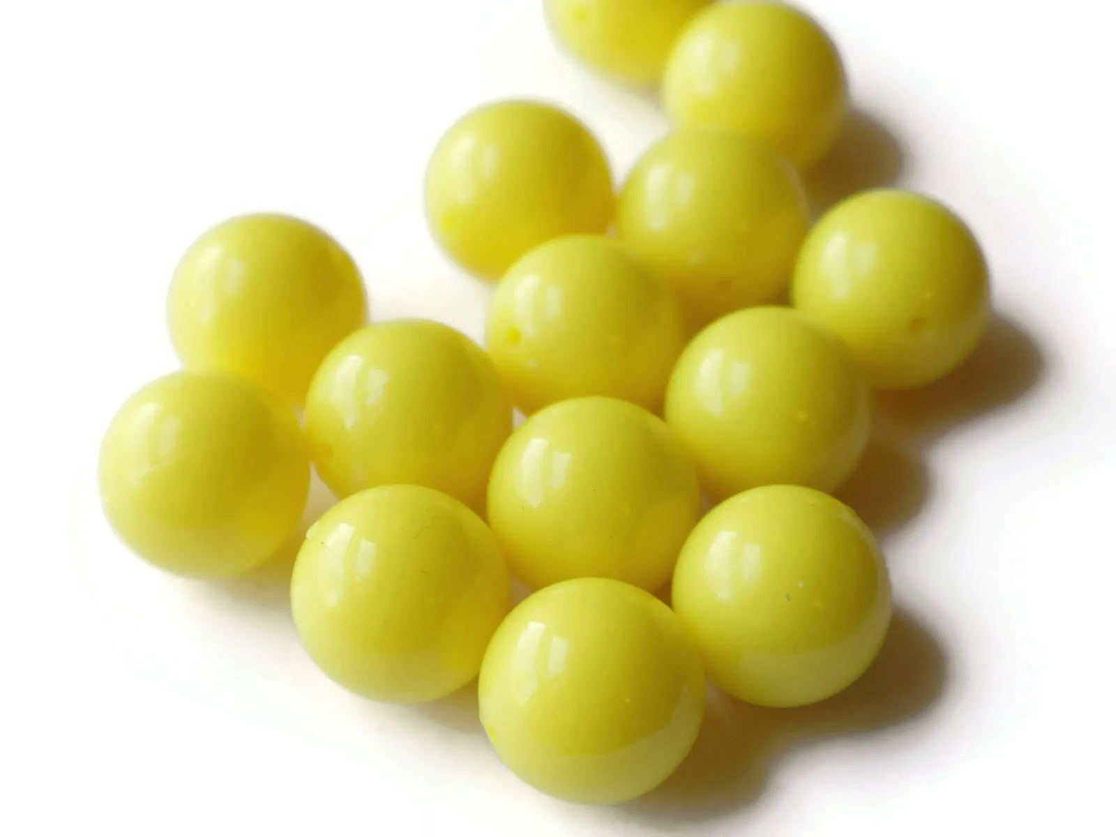 14 16mm Round Yellow Vintage Plastic Beads Ball Beads Sunshine Beads