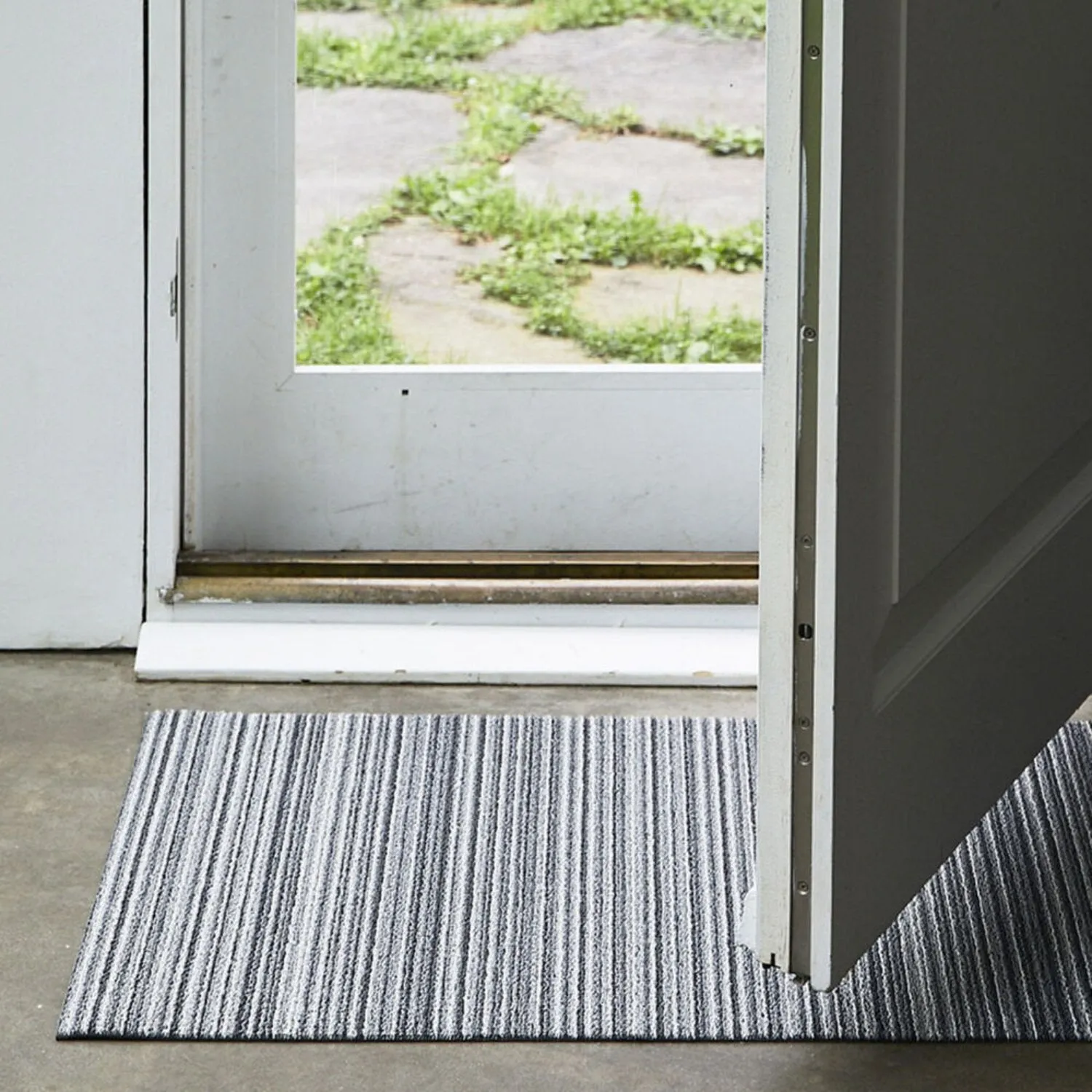 chilewich | large doormat 61x91cm (24x36") | skinny stripe shadow