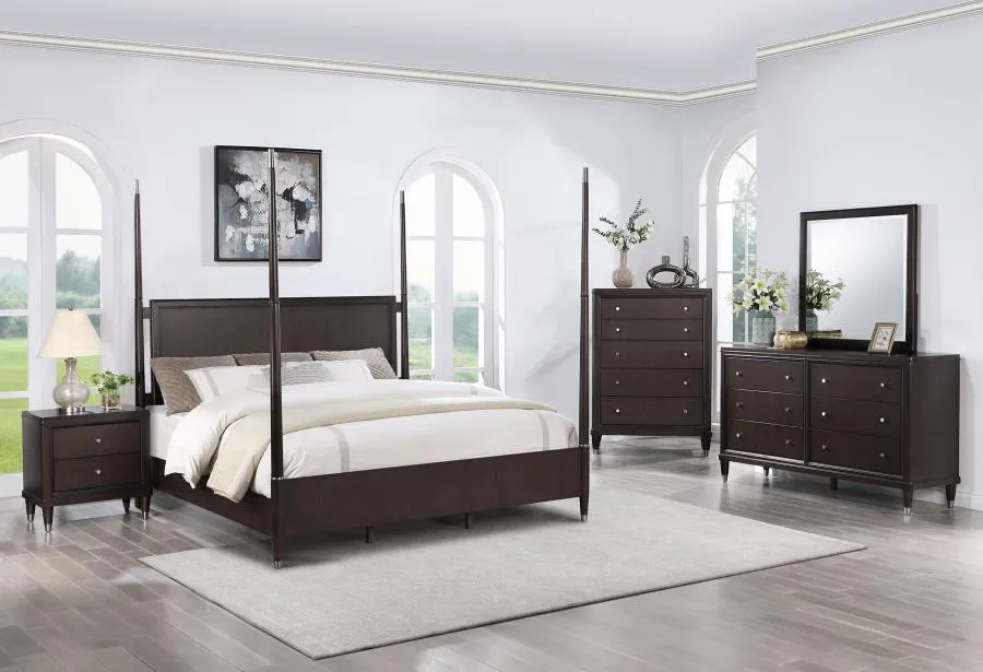 Emberlyn Poster Bed Brown