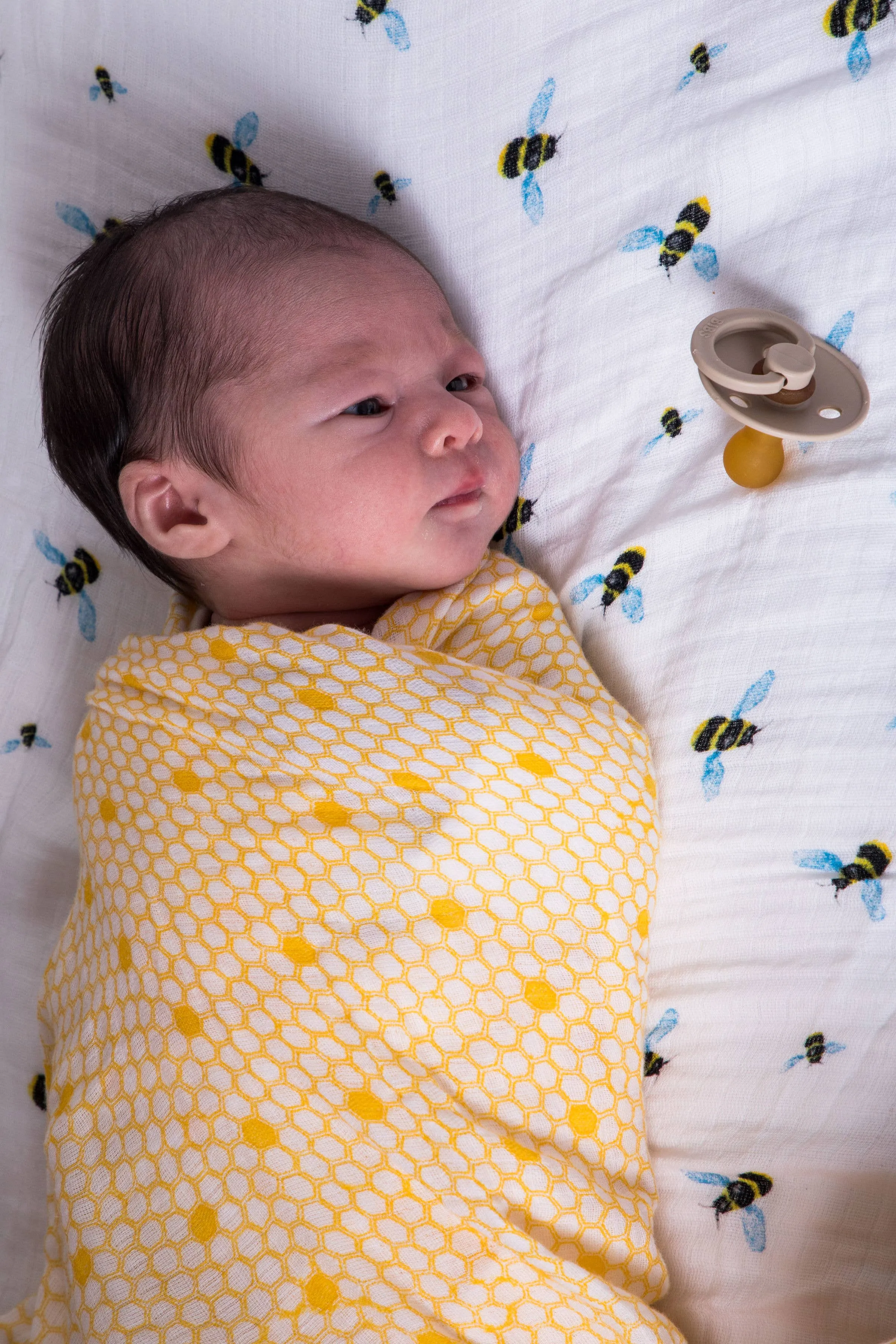 Organic Cotton Muslin Swaddle 2-Pack - Busy Bees